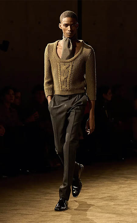 أسبوع باريس للموضة: الانتقال السلس بين ليل خاص ويوم عملي في مجموعة سان لوران